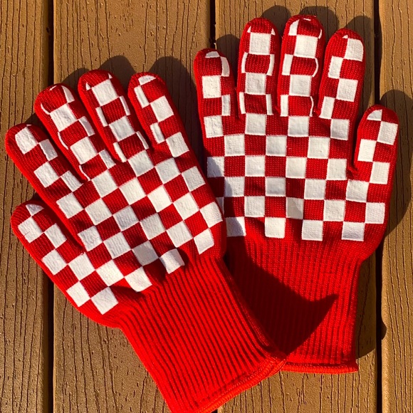 🆕TARA TESHER TEMPTATIONS OVEN GLOVES “BUFFALO CHECK” SIZE SMALL/MED NWTS! - Picture 1 of 3